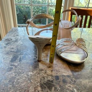 Women's Neutral Rhinestone Dress Sandals 9M